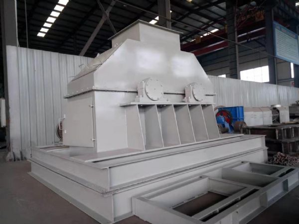 臥式粉碎機(jī)完工，準(zhǔn)備發(fā)貨