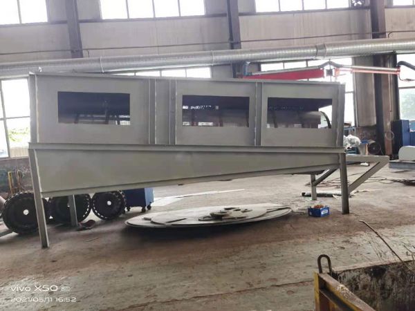 大型專業(yè)肥料設備生產(chǎn)廠家華屹重工為您簡述：有機肥和無機肥的區(qū)別有哪些？